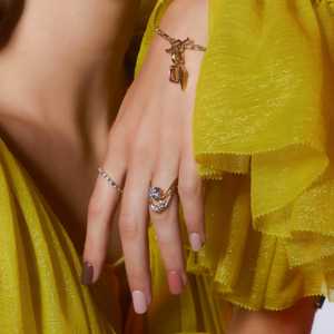 Anillo de Oro Sólido de 10K, 14K, 18K con Diamantes Cultivados en Laboratorio, Engaste de Garras, Curva Profunda, 15mm de Ancho, Forma de V, Bandas Apilables, Personalizado, Precio de Fábrica B2B - Product Image 4