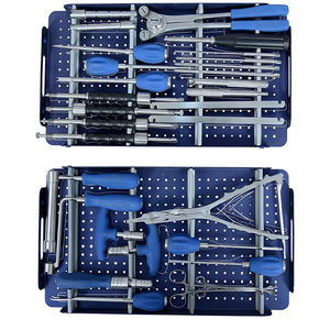 Kit d'instruments chirurgicaux pour la colonne vertébrale, pour la fixation, la décompression, la rétraction, la fusion, l'accès et la stabilisation vertébrale en chirurgie orthopédique - Product Image 1