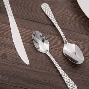 Ensemble de couverts en acier inoxydable durable de qualité alimentaire |   Hygiénique et résistant aux rayures pour une utilisation quotidienne à la maison, à l'hôtel ou lors de fêtes - Product Image 5