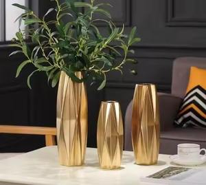 Elegantes Floreros Metálicos Premium para Decoración de Centro de Mesa en la Sala de Estar - Product Image 1