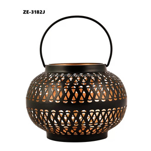 Porte-bougie décoratif de luxe pour la maison, élégant et poli, avec finition métallique lisse par Zahid Exports - Product Image 1