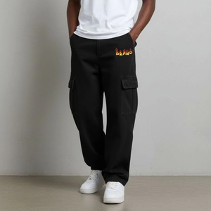 Pantalon cargo noir pour homme avec logo de marque brodé sur la jambe droite, taille élastique, plusieurs poches, tenue décontractée pour l'automne - Product Image 1