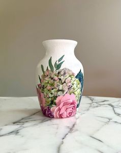 Vase de table en métal fait main avec motif floral, design traditionnel, blanc et vert, pot décoratif - Product Image 4
