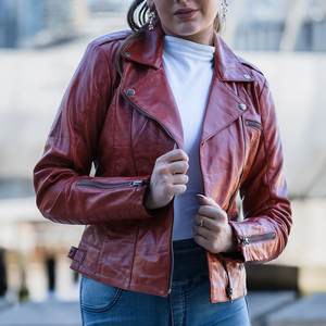 Chaquetas rojas personalizadas al por mayor RTS con logotipo para mujer, chaqueta vintage para invierno, abrigos clásicos de cuero, chaquetas bomber auténticas, estilo urbano. - Product Image 3