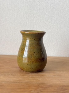 Jarrón de Cerámica Verde de Inspiración Vintage con Esmalte Moteado, Forma Curva Compacta y Acabado Artesanal Único para Decoración del Hogar - Product Image 2