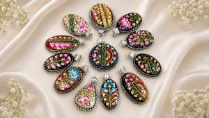 Colgantes de Aleación con Dijes de Flores Vintage, Chapados en Plata Antigua, con Incrustaciones de Cristales y Diamantes de Imitación, Joyería Unisex para Regalo - Product Image 1