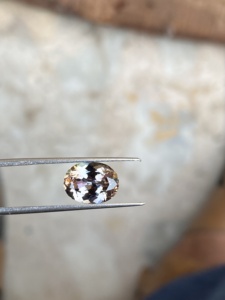 Tanzanite naturelle non chauffée de forme ovale avec une excellente couleur et qualité biologiques, Zoisite Tanzanite naturelle 2,95 carats. - Product Image 6
