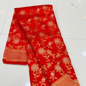 Sari de Seda Khadi Banarasi Puro con Bordado Floral en Oro y Plata y Blusa sin Coser, Precio al por Mayor por Royal Export - Product Image 2