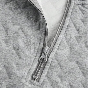 เสื้อฮัลฟ์ซิปคุณภาพดี ตัดเย็บตามสั่ง พร้อมโลโก้  ผ้าเนื้อนุ่มสบาย ทนทาน เหมาะสำหรับผู้ชาย - Product Image 3