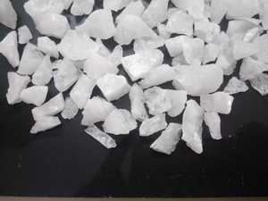 Pierre concassée de quartz blanc pur à 99 % de SiO2 (haute dureté, écologique) pour applications industrielles et décoratives - Product Image 2