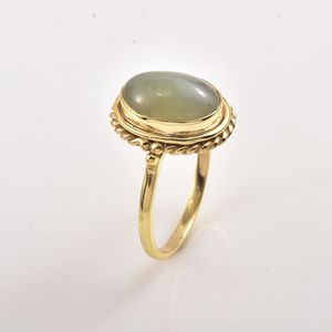 Bague Moku en argent 925 plaqué or avec pierre œil-de-chat ovale verte, sertie en cabochon, style corde torsadée géométrique, troisième bijou raffiné - Product Image 2