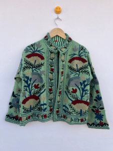 Veste en coton brodée à la main de Jaipur, Inde, style Suzani, vêtements de festival bohème, vêtements ethniques traditionnels faits à la main, veste unisexe - Product Image 1