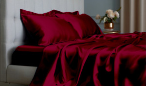 Juego de Sábanas de Satén Rojo Oscuro de Lujo con Fundas de Almohada Sedosas, Colección de Ropa de Cama Elegante y Moderna para Decoración de Dormitorio - Product Image 5