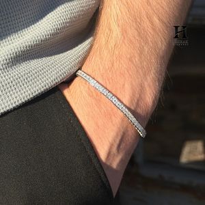 สร้อยข้อมือเทนนิสทรงปรินเซสคัท เงินแท้ 925 ประดับด้วยเพชร CZ คุณภาพสูง - Product Image 2