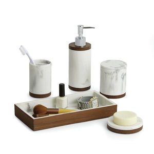Ensemble de salle de bain en céramique à motif design antique, trois pièces avec base en bois, porte-savon ovale et distributeur pour une décoration de salle de bain moderne - Product Image 3