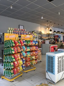 Estante de exhibición de aperitivos de metal de 4 niveles ADONG A43 | Estante minorista con logotipo personalizado para uso en supermercados | Fábrica de OEM en Vietnam - Product Image 2