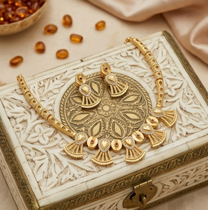 Parure Collier et Boucles d'Oreilles Ajustables Divyoro Classique en Cuivre Plaqué Or, Bijoux Tendance pour Femme, Idéale pour Mariage et Soirée - Product Image 4