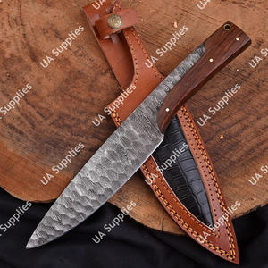 Cuchillo de caza y camping de acero de Damasco forjado a mano con hoja martillada de espiga completa, mango ergonómico de palisandro y funda de cuero. - Product Image 4