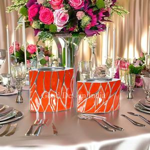 Vase en métal d'acier inoxydable de forme de bouteille moderne rouge, vase moderne unique de table de décor à la maison, vase de plancher vase en métal de marteau fordecor - Product Image 1