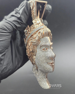 Pendentif Tête de Reine entièrement sertie de diamants, pendentif double face pièce de monnaie Reine Elizabeth, plaqué or 14 carats, pendentif commémoratif personnalisé de la Reine - Product Image 4