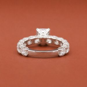Anillo de Lujo con Moissanita Esmeralda y Diamantes de Moissanita de Corte Redondo en Plata S925, Regalo para Aniversario de Bodas o Fiestas para Mujer - Product Image 5