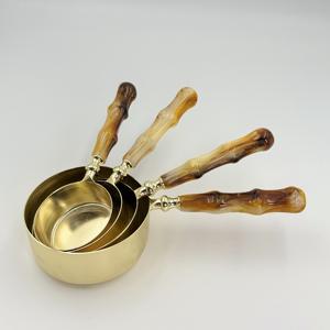 Juego de 4 Utensilios de Cocina, Tazas y Cucharas Medidoras de Acero Inoxidable con Mango de Resina para Ingredientes Secos y Líquidos - Product Image 1