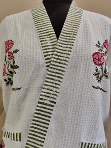 Bata Kimono de Algodón con Estampado Artesanal Floral Jaipuri, Cuello en V, Midi, Ajuste Holgado, Bolsillos, Cinturón a Rayas, para Spa, Hotel, Resort, Venta al por Mayor, Set de Regalo - Product Image 2