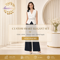 Costume élégant pour femmes, sans manches et cintré à la taille, en noir et blanc, adapté aux occasions formelles.