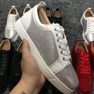 Mocassins en cuir de luxe de qualité supérieure avec rivets découpés, chaussures plates pour le sport en plein air, baskets de luxe pour hommes à semelle rouge - Product Image 6