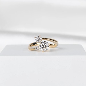 แหวนเพชรทรงกลม 0.80 กะรัต เพาะเลี้ยงในห้องปฏิบัติการ ทองคำ 14K สีเหลือง ดีไซน์โค้งแบบบายพาส แหวนแต่งงาน แหวนหมั้น ของขวัญเครื่องประดับสุดพิเศษ - Product Image 6