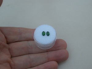 Par de Piedras Preciosas Ovaladas de Diópsido Cromado Verde, 6x4mm Cada Una - Product Image 4