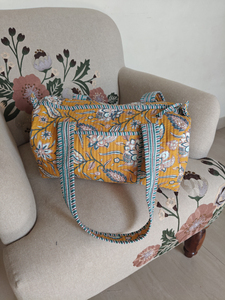 Sac de voyage unisexe à imprimé floral jaune, sac de voyage en coton matelassé, fermeture à glissière, doubles poignées, léger, 20-35L, sac de sport pour le week-end - Product Image 4