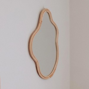 Articles de décoration de chambre les plus vendus petits miroirs muraux suspendus en rotin naturel miroirs ondulés faits à la main - Product Image 5