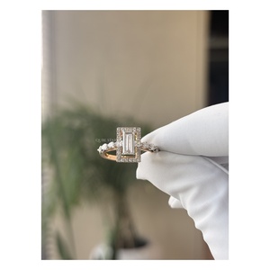 Anillo de compromiso premium para mujer, con diamante de laboratorio de corte baguette de 1.30 ct certificado por IGI, doble halo, estilo vintage, en oro de 14 quilates - Product Image 2
