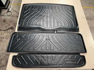 Alfombrillas para Auto KATA de TPE, 5mm de Grosor, Ajuste Universal, Juego Completo de 4 Piezas, 1 Año de Garantía, Impermeables, Duraderas, Fáciles de Limpiar, Hechas en Vietnam - Product Image 1