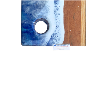 Plateau de service en bois avec incrustation en résine, finition mate, design moderne, durable pour une utilisation en cuisine - Product Image 2