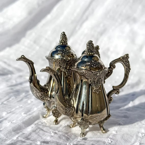 Salière et poivrière de style théière, parfaites pour offrir en cadeau, pour une utilisation élégante à la table, pour recevoir des invités et pour la décoration de la maison. - Product Image 1