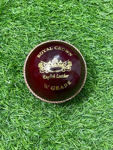 Ballon de cricket rouge de haute qualité, cousu à la main, taille King Size pour jeunes, avec logo personnalisé, meilleur prix, ballon de match en cuir de qualité supérieure - Product Image 4