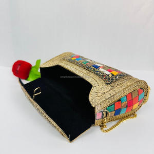 กระเป๋าคลัทช์สำหรับออกงานแบบทันสมัยสำหรับผู้หญิงกระเป๋าคลัทช์สีมุกโลหะโมเสคแบบอินเดียหลากสีงานฝีมือโลหะหรูหรา - Product Image 3