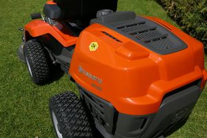 Tondeuse autoportée Husqvarna R112C haute performance, tracteur de jardin, machine à couper l'herbe, prix usine, vente chaude - Product Image 6