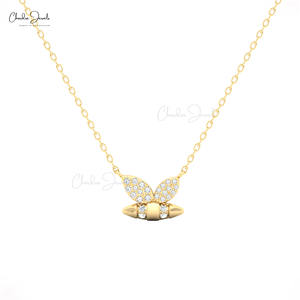 Collier avec pendentif papillon en or jaune 14 carats, diamants 0,16 CTW, bijoux fins minimalistes inspirés de la nature pour femmes - Product Image 2