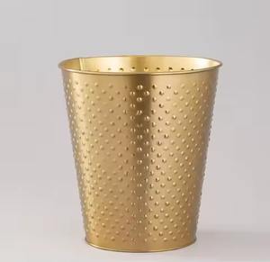 Poubelle en acier poli, conçue pour un rangement élégant dans les intérieurs du salon, de la chambre et de la cuisine - Product Image 2