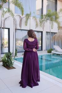 Robe de soirée pour femme en argent, avec broderie crépue de style designer |   Robe de soirée ethnique élégante à manches longues - Product Image 5