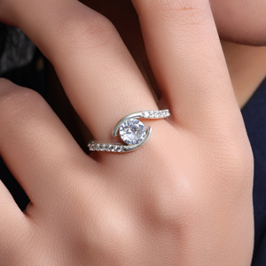 Hermoso Anillo Ajustable de Plata Brillante con Circonitas, Elegante Joyería para Uso Diario, Anillo de Plata de Ley 925 para Mujeres y Niñas, Ideal para Fiestas - Product Image 1