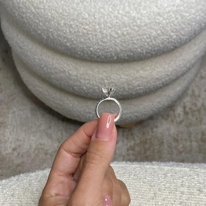 Anillo de Compromiso Clásico con Cristal de Corte Brillante Redondo, Engaste de Puntas, Engaste de Bisel, Diseño Floral para Fiesta, Joyería Fina para Mujer - Product Image 4