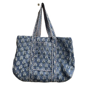 Nueva Bolsa de Viaje Acolchada con Estampado de Bloques para Mujer, Ideal para el Gimnasio, Compras y Vacaciones - Product Image 1