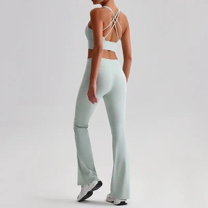 Conjunto Deportivo para Mujer, Ropa Deportiva para Gimnasio, Fitness y Yoga, Diseño Personalizado con Patrón Sólido, Bra Deportivo y Pantalones Cortos Transpirables con Cintura Alta Elástica - Product Image 6