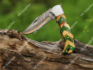 Cuchillo Plegable EDC de Acero Damasco y Cobre UA Supplies con Mango de Madera Pakka Oliva y Hoja Clip Point para Supervivencia al Aire Libre - Product Image 2