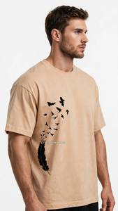 Oneten Apparel T-shirt beige à manches courtes pour hommes, col rond, imprimé plumes et oiseaux noirs, haut décontracté - Product Image 6