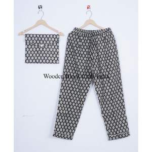 ชุดนอนลำลองผ้าฝ้ายสำหรับผู้หญิง สีดำลายเรขาคณิต พิมพ์ลายด้วยมือ เหมาะสำหรับฤดูใบไม้ผลิ ฤดูร้อน ฤดูหนาว และเป็นของขวัญสำหรับเพื่อนเจ้าสาว - Product Image 3